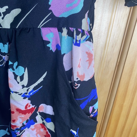 YUMI KIM Black with Floral Print Romper Size L 3/4 Sleeves with ties - Picture 3 of 6